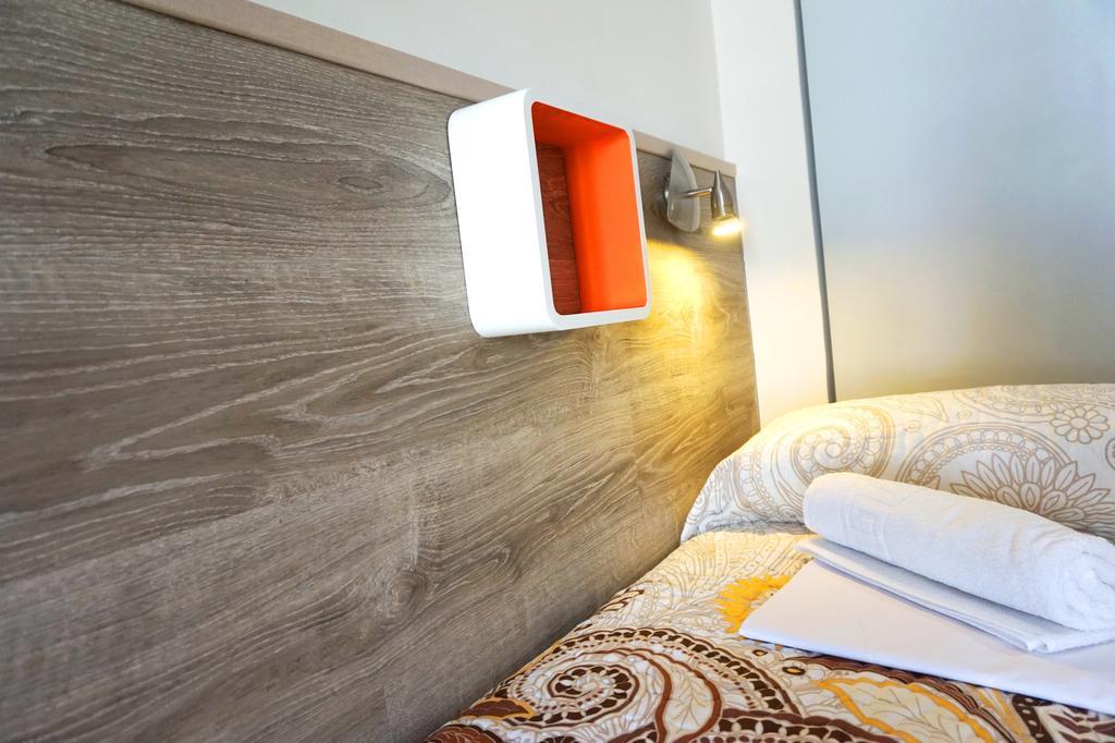 Muchomadrid Hostal *