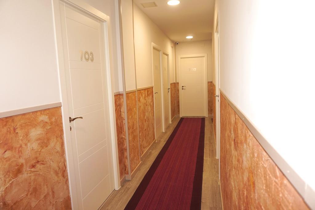 Muchomadrid Hostal *